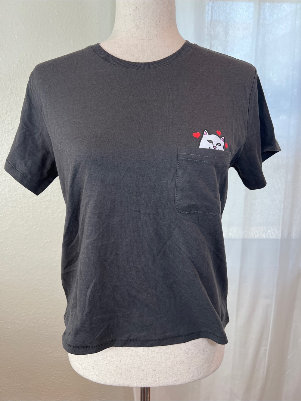 RIPNDIP Pocket Tee with White Cat & Hearts. Lord Nermal. Size M. NWOT